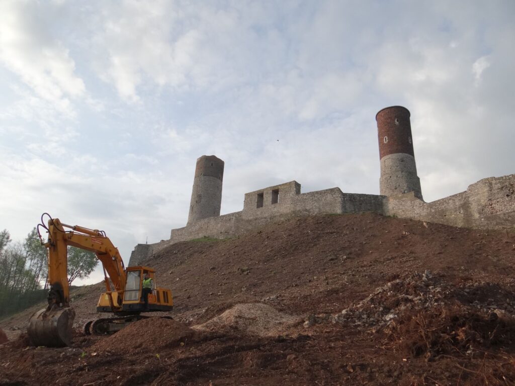 Zamek W Checinach Uslugi Koparka Stankop 1