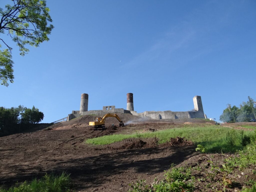 Zamek W Checinach Uslugi Koparka Stankop 2