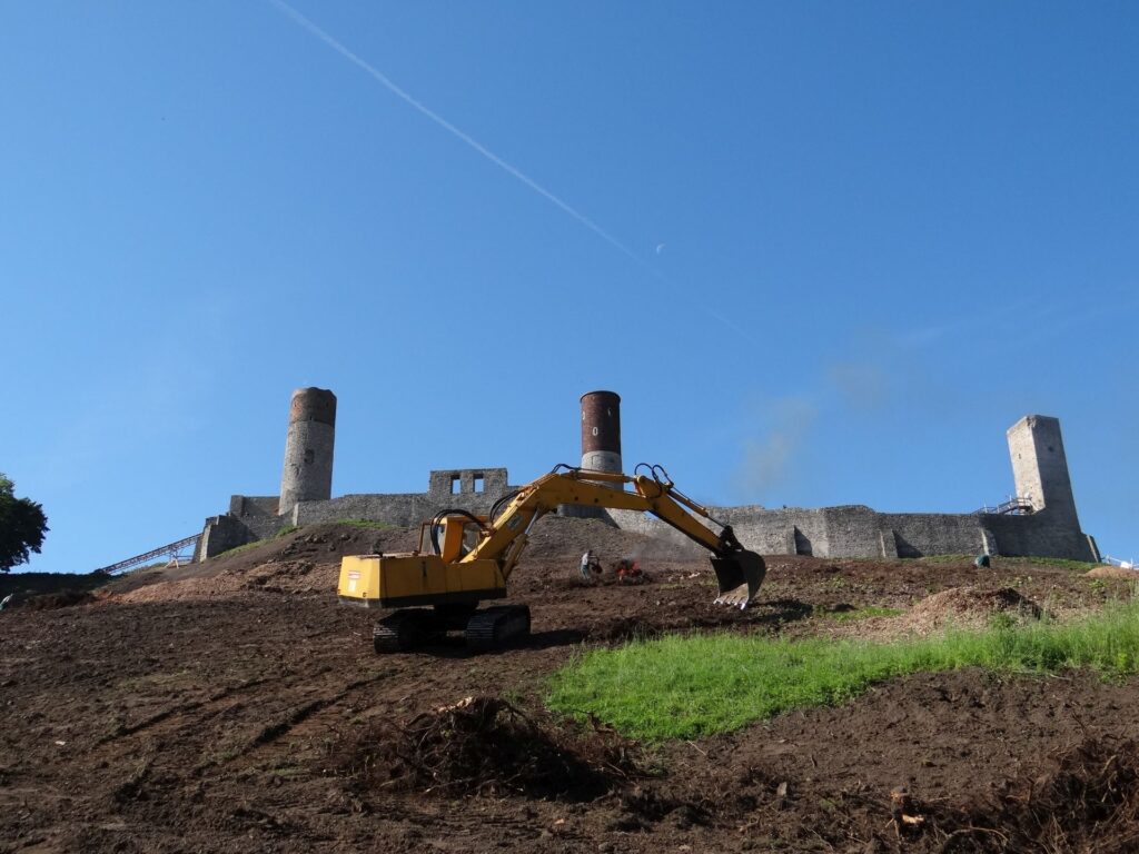 Zamek W Checinach Uslugi Koparka Stankop 8
